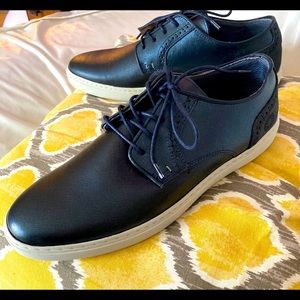 men’s leather lace up shoes.